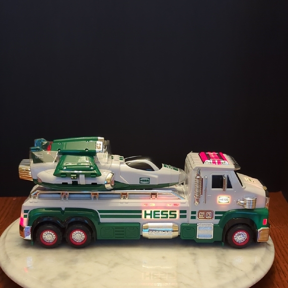 Hess 50th Anniversary Truck and Space Cruiser with Scout, 2014 - Picture 14 of 17